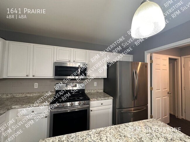 Foto del edificio - Spacious 4-bedroom