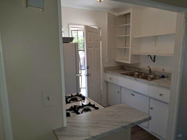 Building Photo - 818 E Rte 66