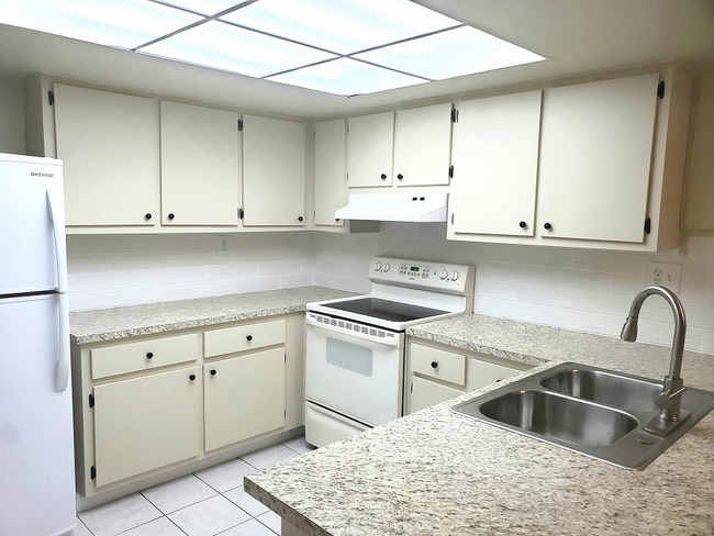 Foto del edificio - 10885 NW 7th St