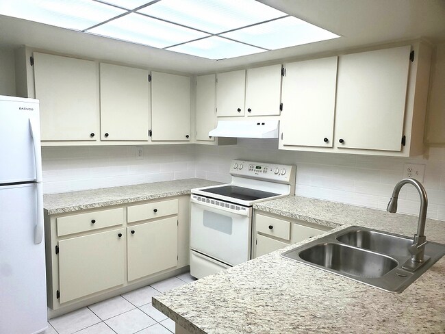 Building Photo - 10885 NW 7th St