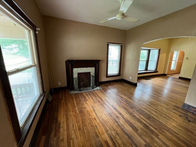 Foto del edificio - 4321 E 7th St