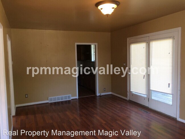 Building Photo - 2 br, 1 bath House - 401 5th Avenue North