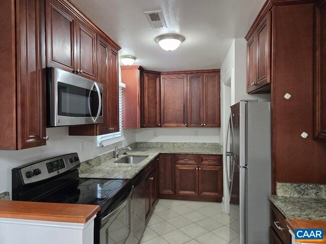Building Photo - 117 Longwood Dr