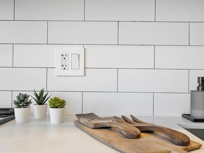 Building Photo - 398 NE 5th St