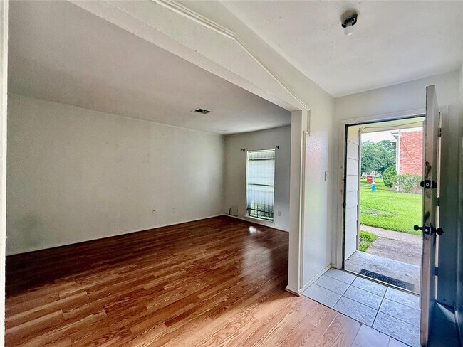 Foto del edificio - 13161 Clarewood Dr