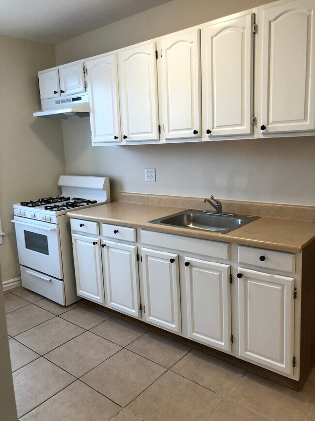 Foto del edificio - 994 McLean Ave