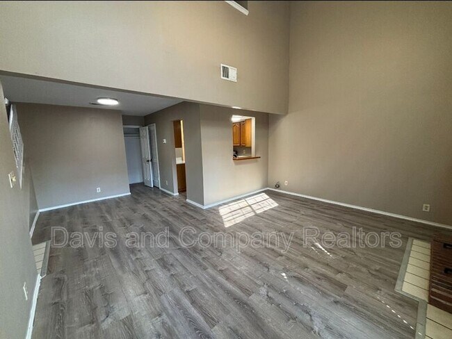 Foto del edificio - 3330 Caldera Blvd