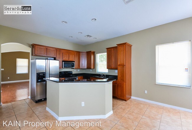 Building Photo - 1808 E Columbus Dr