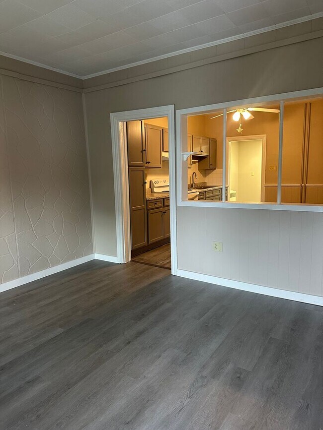 Foto del edificio - Two Bedroom Row Home for Rent