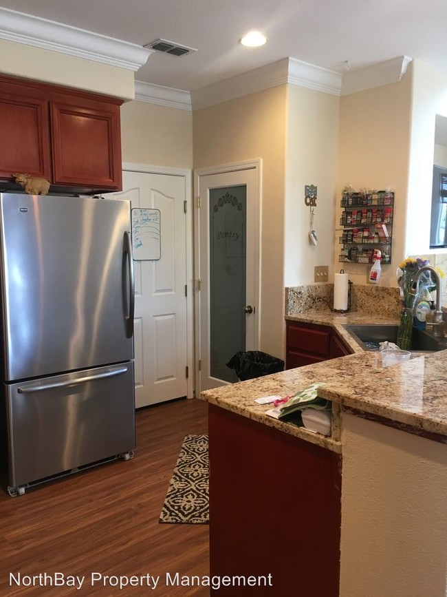 Building Photo - 2 br, 2.5 bath House - 2858 Pearblossom Dr