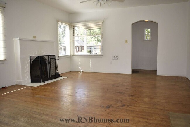 Building Photo - 5072 7th Ave