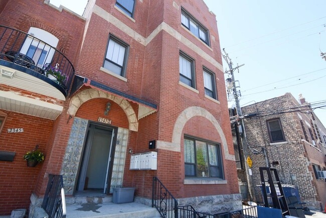 Building Photo - 2347 W 24th Pl