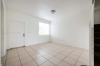 Building Photo - 2818 SE 16th Ave