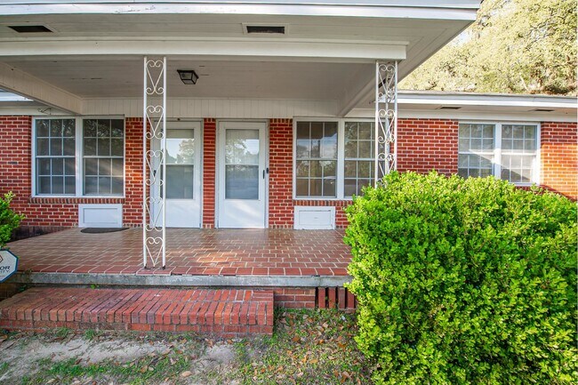 Building Photo - 808 W Tharpe St