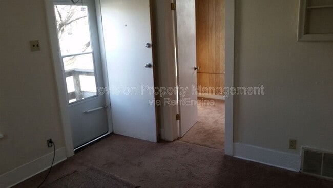 Building Photo - 857 Royce Ave