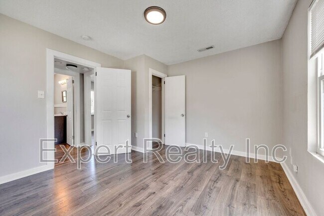 Building Photo - 1029 57th St