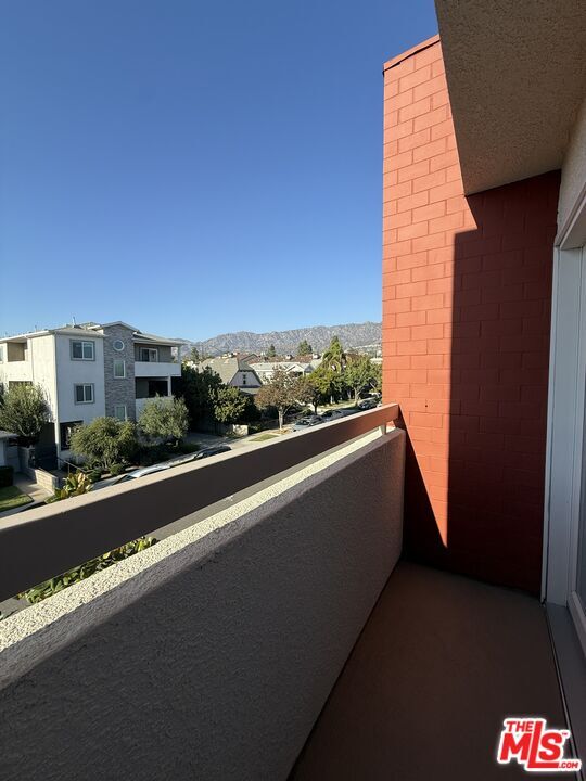 Foto del edificio - 310 E Providencia Ave