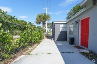 Building Photo - 11 SW 13th Ave
