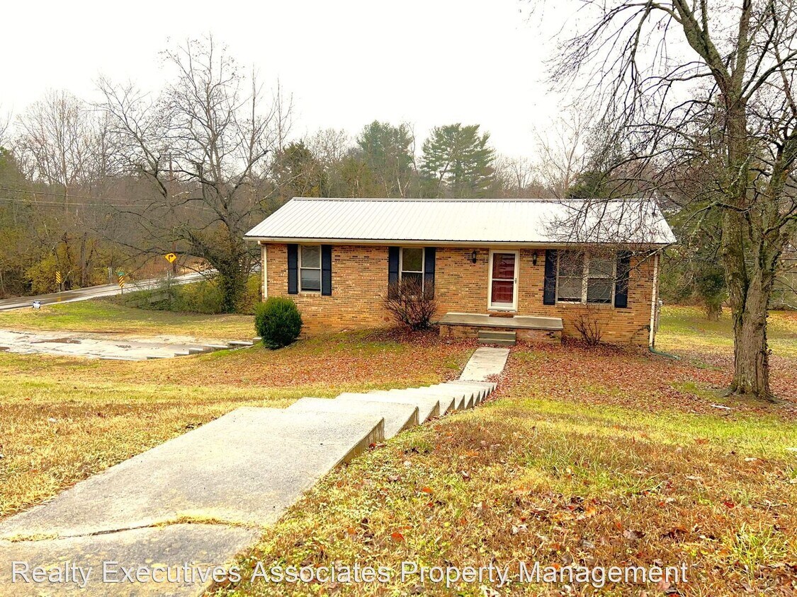 Foto principal - 3 br, 2.5 bath House - 3900 Deerfield Road