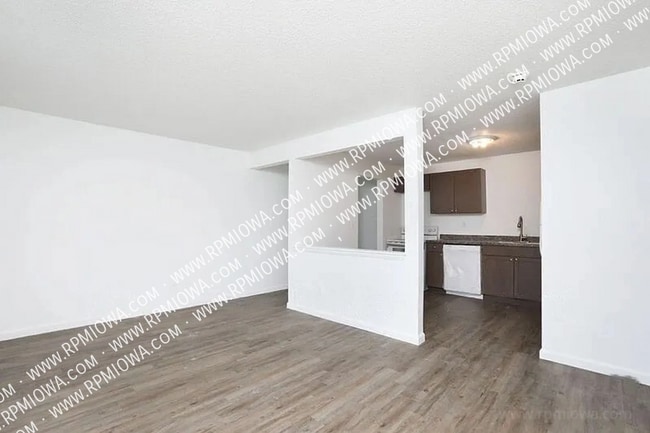 Building Photo - AVAILABLE NOW!! 1 Bedroom, 1 Bathroom In D...