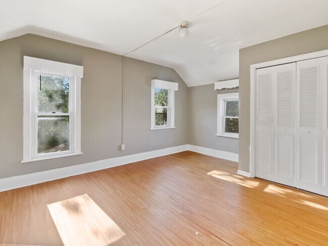 Foto del edificio - 415 Harlan Ave. NE