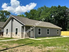 Building Photo - 825 Edgar St
