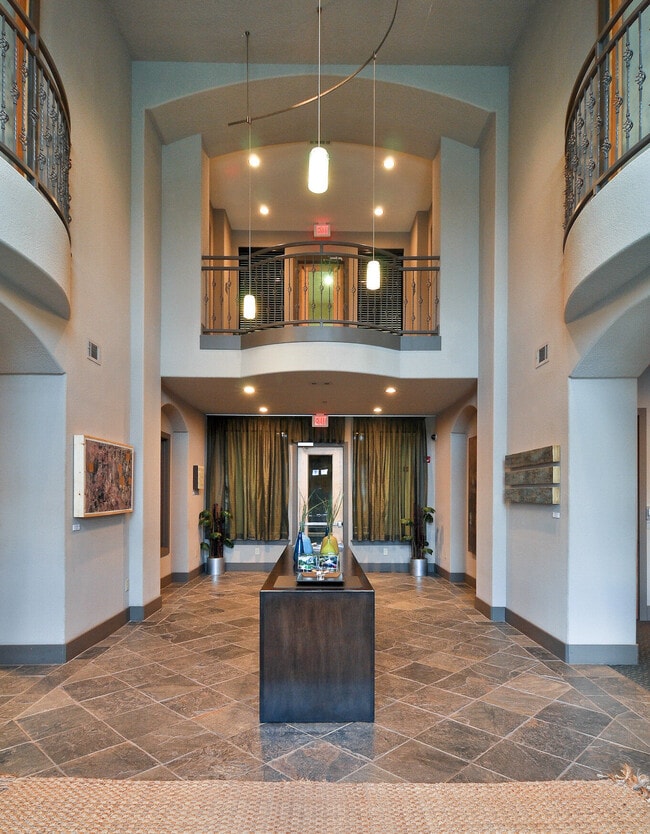 Building Photo - 2600 Hillsboro Pike