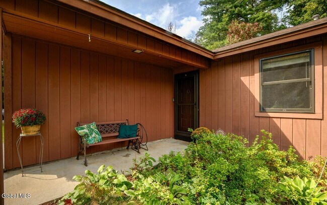 Foto del edificio - 24 Thimbleberry Rd