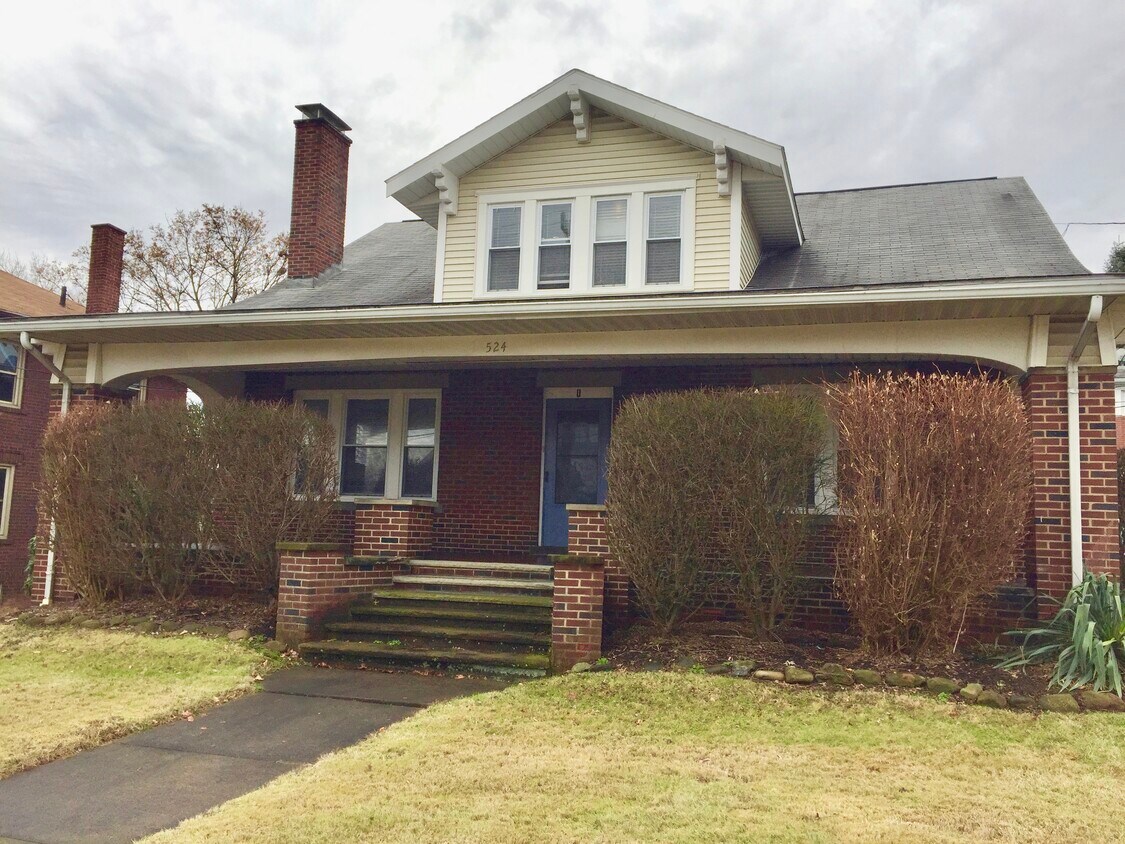 whole 1st floor of this house - 524 E Maple St