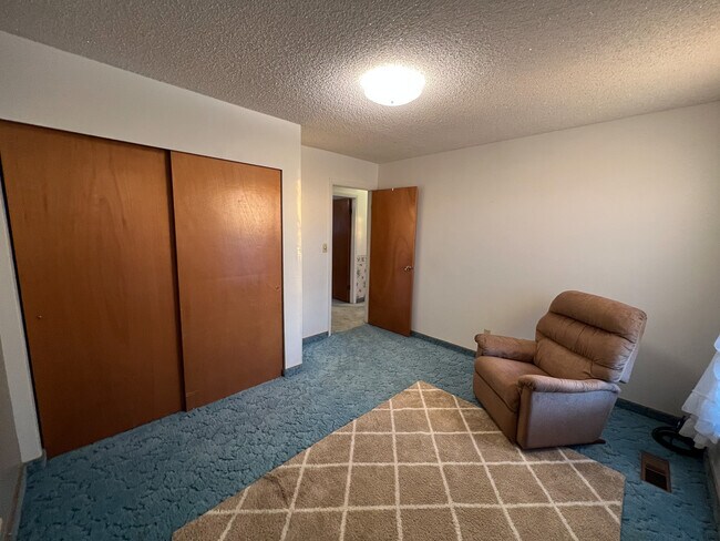 Building Photo - 655 S 850 W