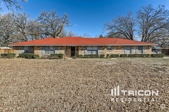 Building Photo - 606 Meadow Grove Dr