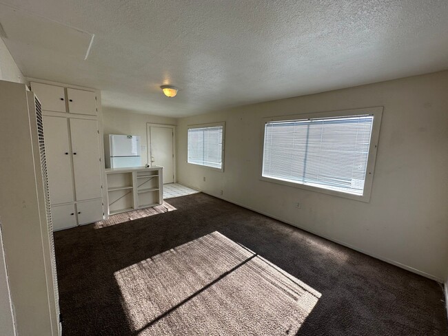 Foto del edificio - 725 1/2 Kern St Apt B -- West Valley Real ...