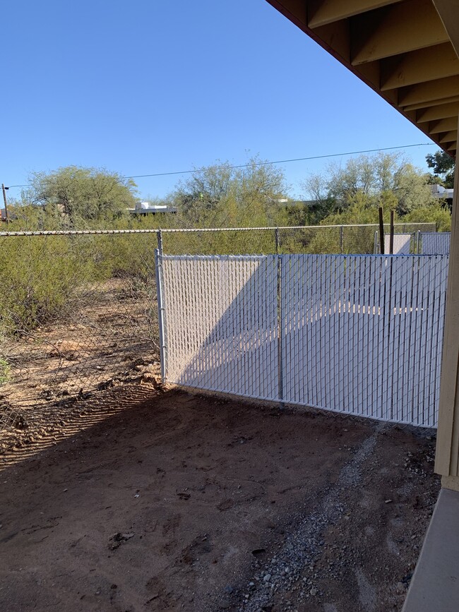 Building Photo - 1328 E Hedrick Dr