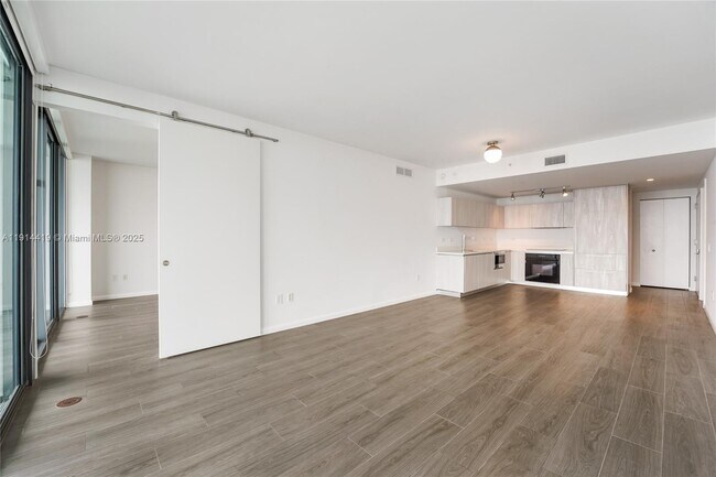 Foto del edificio - 3131 NE 7th Ave