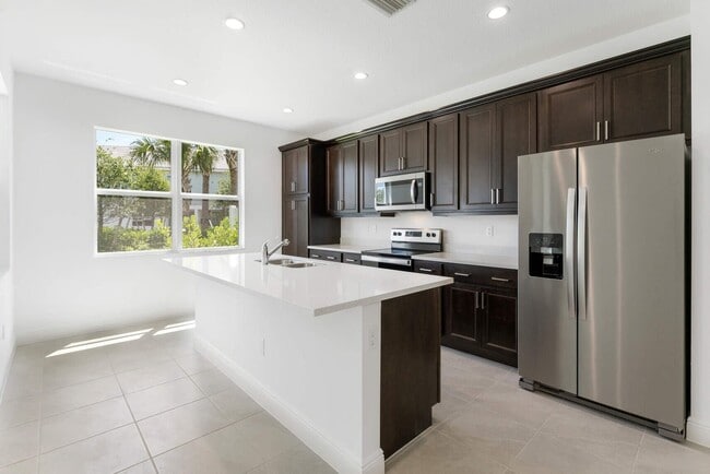Building Photo - 552 Sanderling Cir