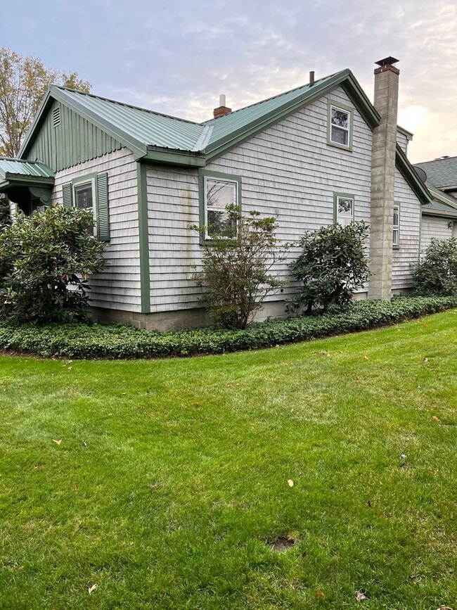 Building Photo - 208 Franklin St