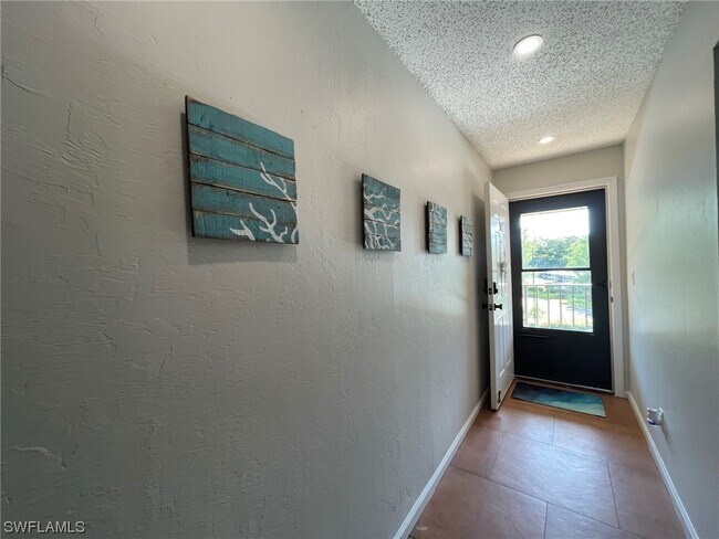 Building Photo - 5733 Deauville Cir