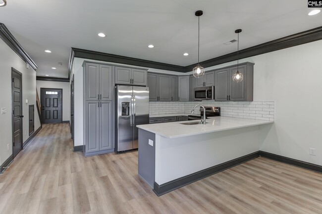 Building Photo - 503 S Saluda Ave