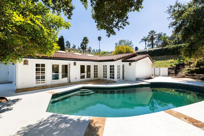 Building Photo - 3713 Royal Woods Dr