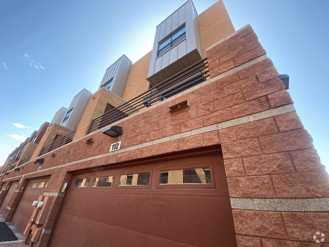 Building Photo - 330 S Farmer Ave