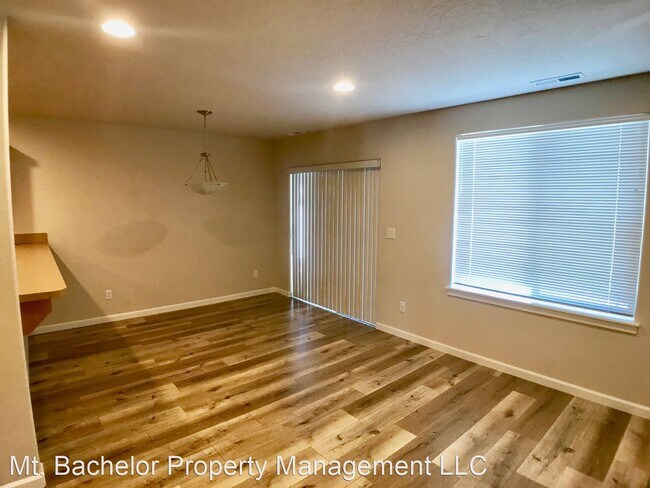 Foto del edificio - 2727 SW Juniper Ave