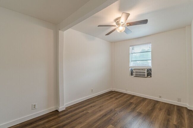 Foto del edificio - 2407 S New Braunfels Ave