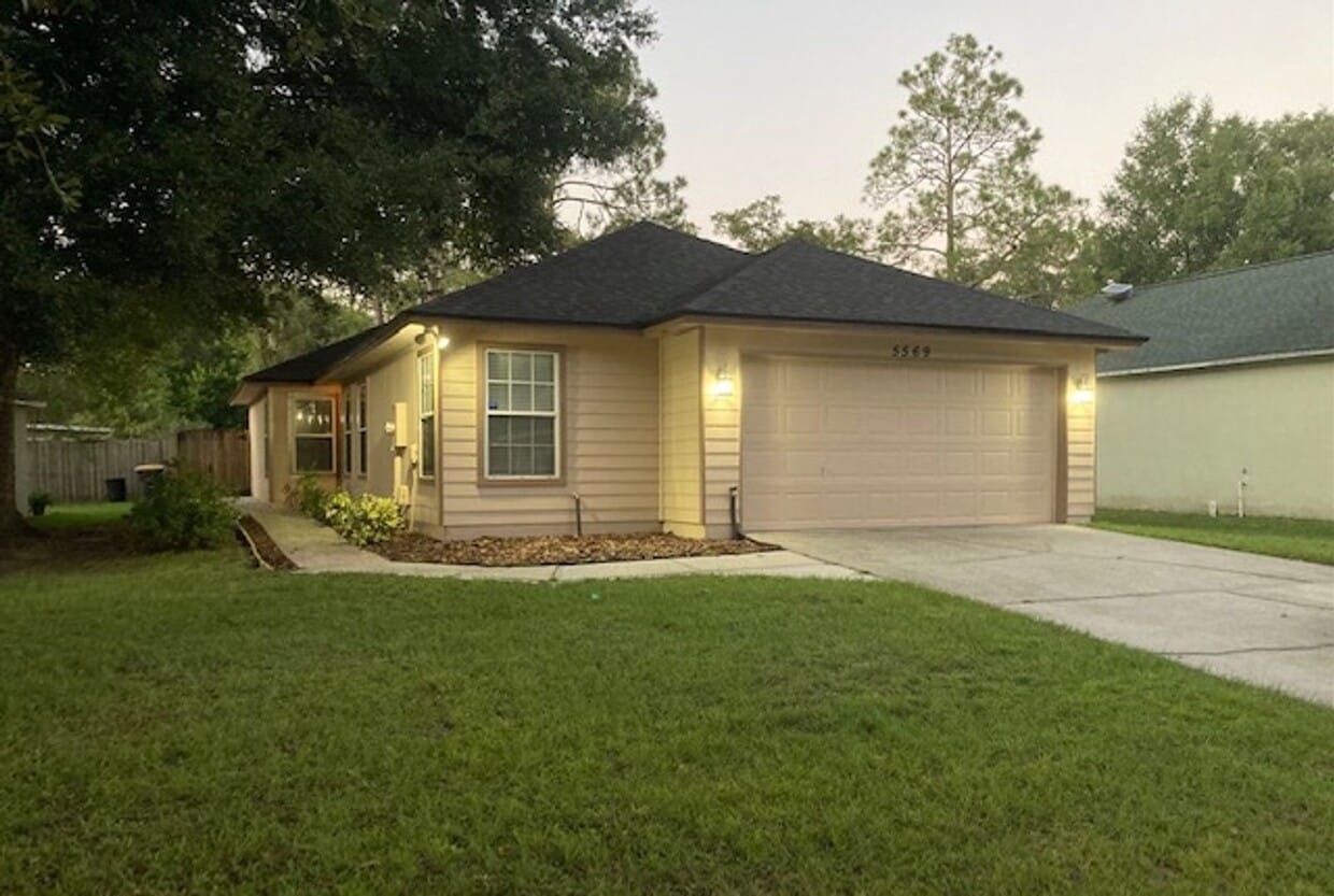 3 Bed / 2 Bath Home in the Heart of Ortega. House Rental in