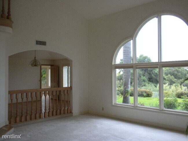 Building Photo - 3 br, 2.5 bath House - 4619 Sierra Madre Rd