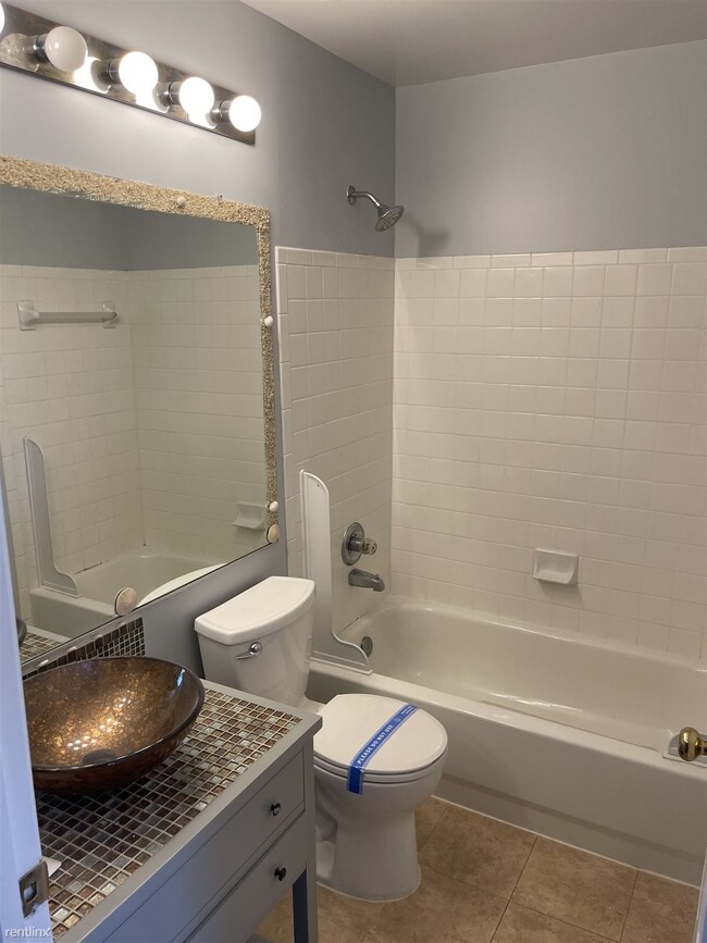 Building Photo - 3 br, 2.5 bath Townhome - 16933 Toms River...