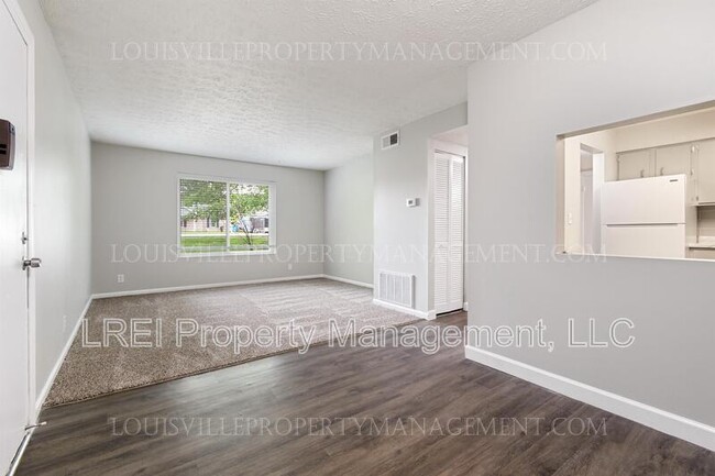 Foto del edificio - 7096 Wildwood Cir