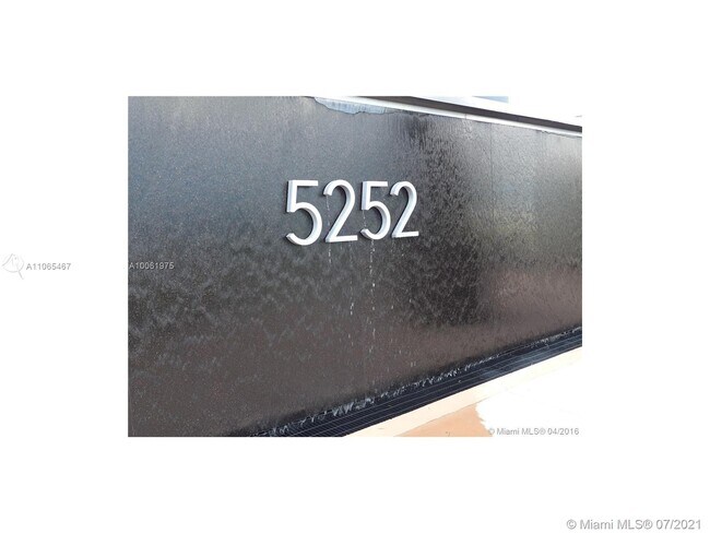 Foto del edificio - 5252 NW 85th Ave