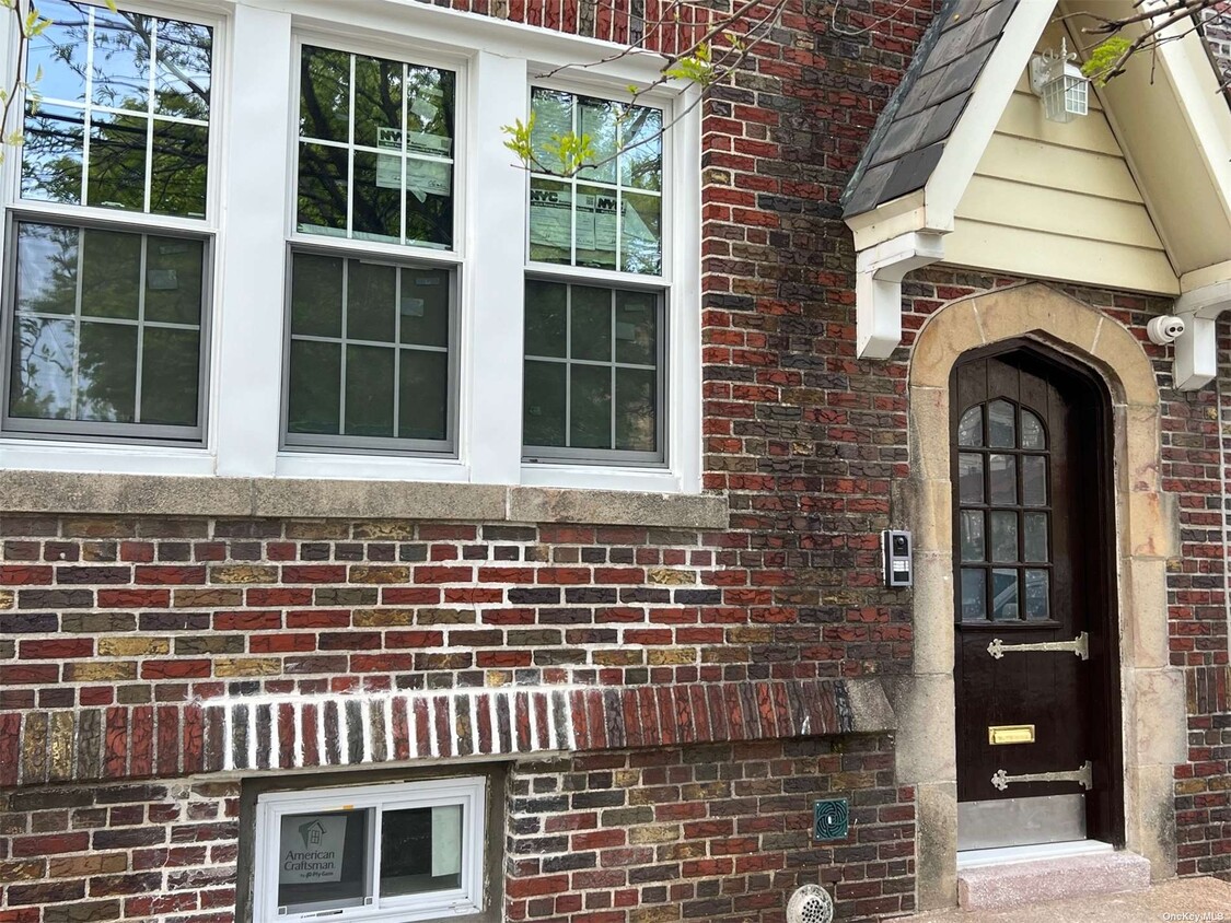 Foto principal - 89-21 69th Rd