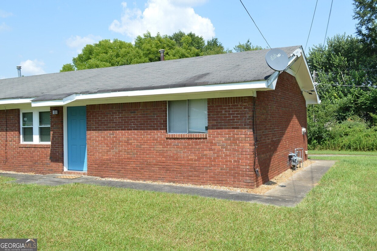 Foto principal - 8857 Main St