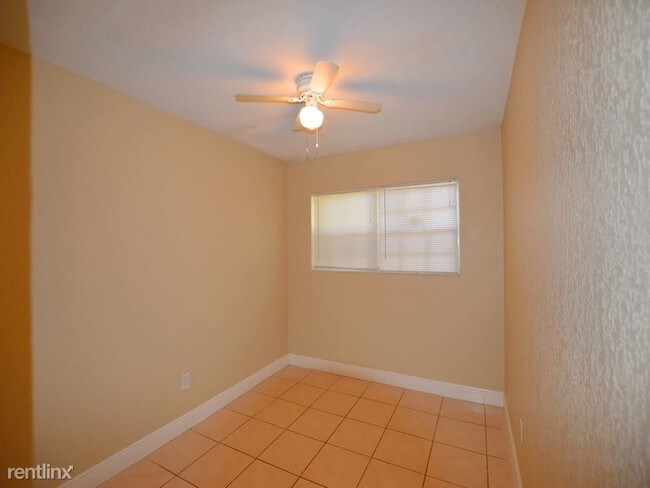 Building Photo - 430 NE 164th St